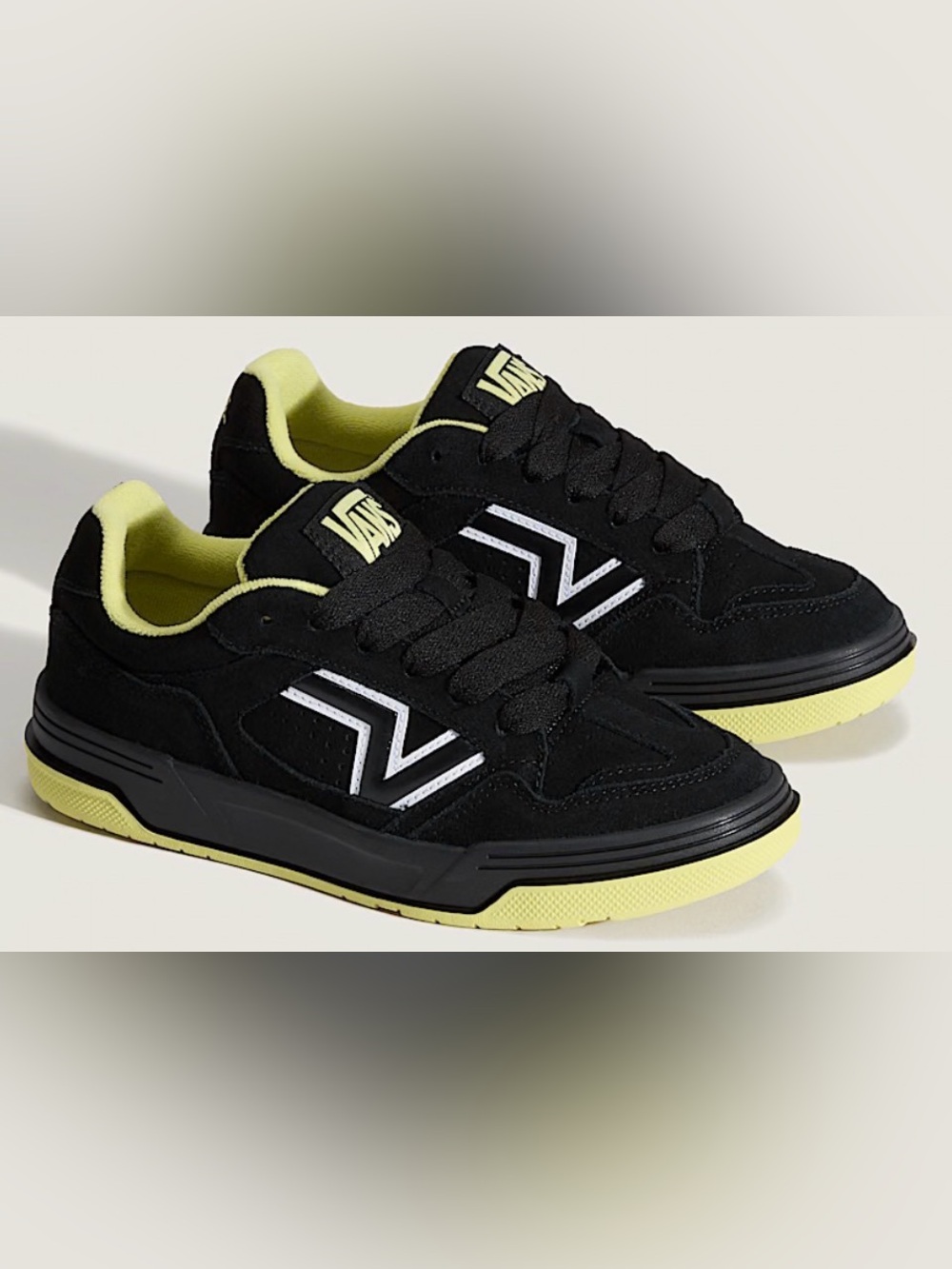 NWOB VANS Upland Shoe
Lifestyle, Retro Chunky, Leather Mens Sz 8/ Women’s Sz 9.5